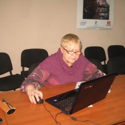 «Бабушка и дедушка онлайн». Занятия в компьютерном классе.