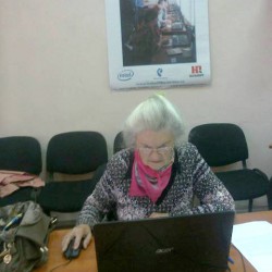 «Бабушка и дедушка онлайн». Занятия в компьютерном классе.
