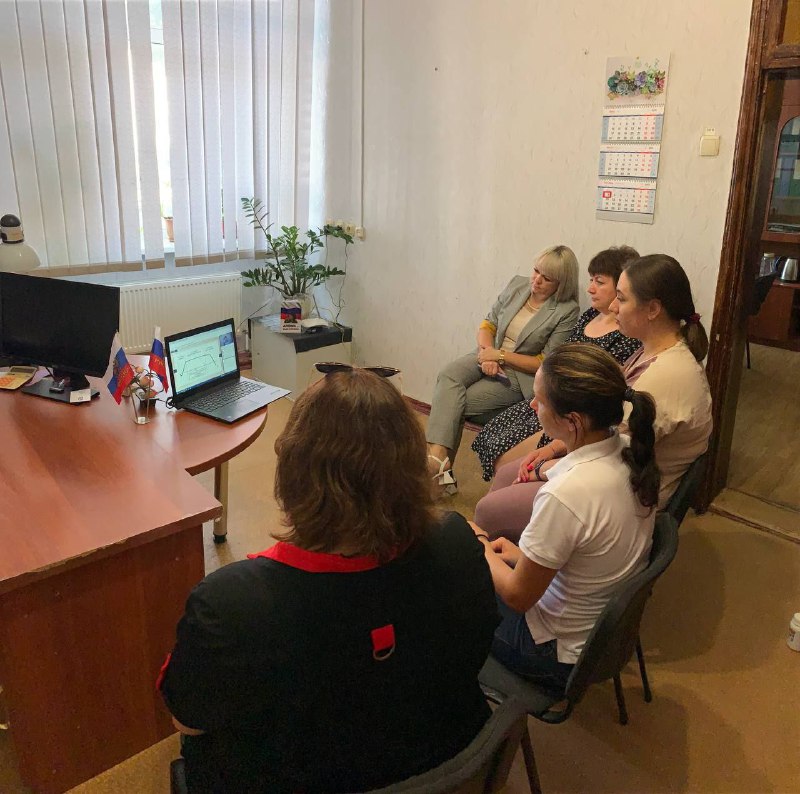 Участники вебинаров — специалисты учреждений социального обслуживания Луганской Народной Республики